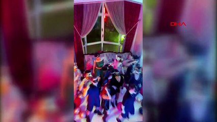 İstiklal Caddesi'nde Dolar Saçan 13 Kişi Yakalandı