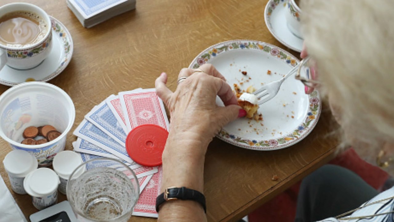 Seniorin findet Ehering in Bratkartoffel