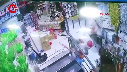 Gaziosmanpaşa'da dükkanı basıp çalışanı darbettiler