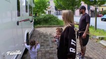 C'est la famille (W9) : Julien Tanti et Manon Marsault découvrent leur camping-car et hallucinent en apprenant qu'ils vont devoir changer la cuve des toilettes.