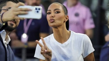 Kim Kardashian Recibe Duras Críticas Tras Promocionar Un Tratamiento De 2.500 Dólares