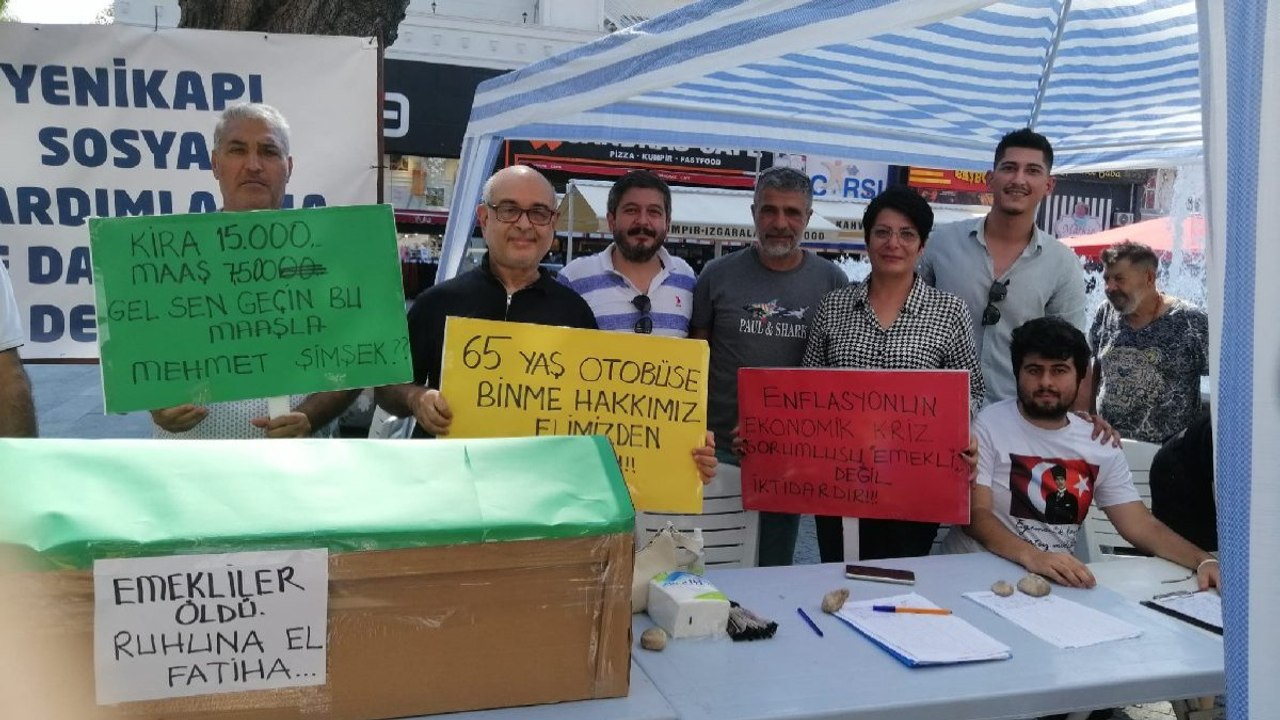 Emekliler tabutlu eylem yaptı: Ruhuna el Fatiha!