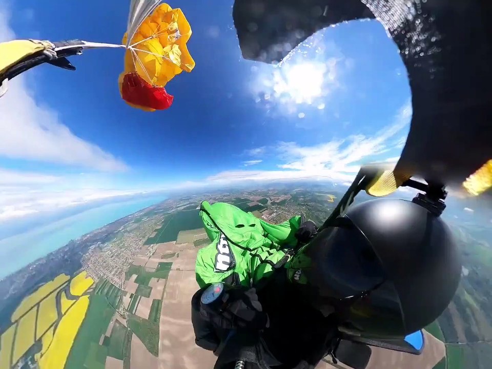 Backup Parachute Saves Wingsuit Pilot's Life