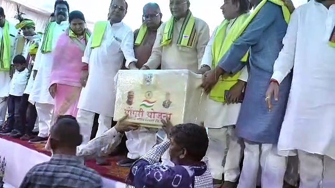 विश्व आदिवासी दिवस कार्यक्रम में हुए शामिल