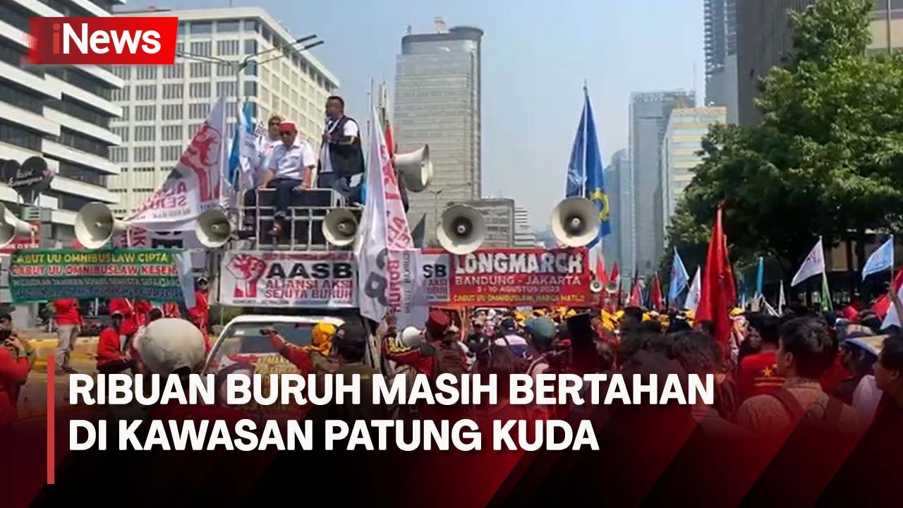 Ribuan Buruh Masih Bertahan di Kawasan Patung Kuda