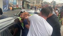 Taksim'de sivil trafik ekiplerinin, yolcu seçtiğini tespit ettiği taksi şoförüne para cezası kesildi