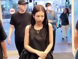 Blackpink Jennie Met Her fans At Airport & Talked to Them - #Jennie at Airport - Technical sadia