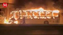 Camión de transporte de empleados termina en llamas en Yucatán
