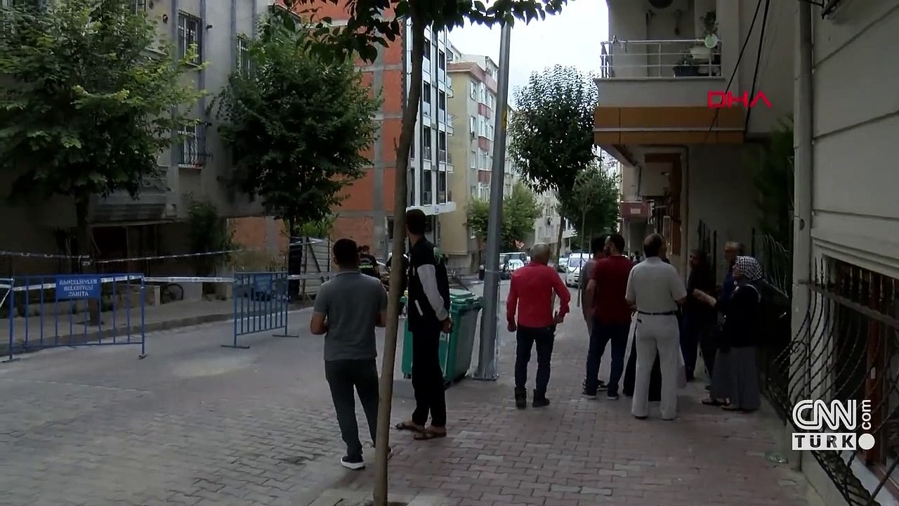 Bahçelievler’de bir inşaatın temel kazısı başka bir binaya hasar verdi