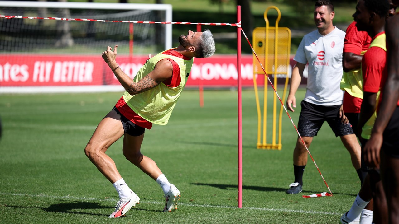 Fatica e sorrisi a Milanello