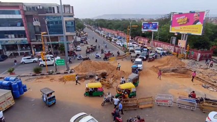 पानी-सीवर कनेक्शन के इंतजार में लोग, सड़कों के काम भी अधूरे