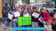 Reclamo y protesta en el IPS de docentes jubilados