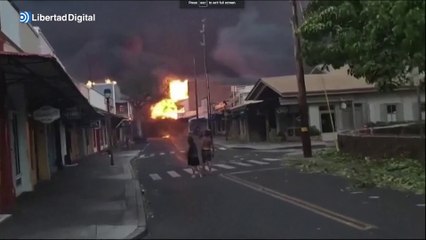 Seis muertos en los incendios de Hawai avivados por un huracán