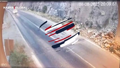 Tünel girişinde 1 kişinin öldüğü korkunç kaza anı güvenlik kamerasında