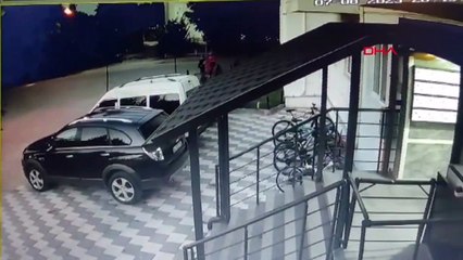 Özel üniversitede okuyan genç kız, teyzesiyle ayakkabı çalarken kameraya yakalandı