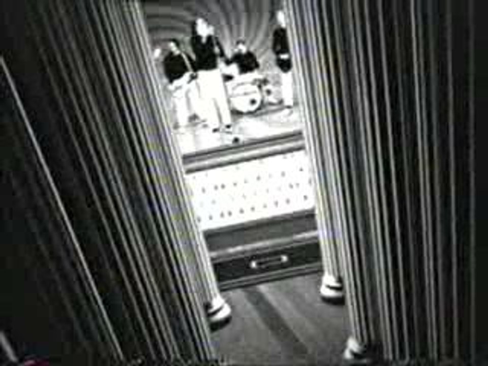 The Hives - Main Offender