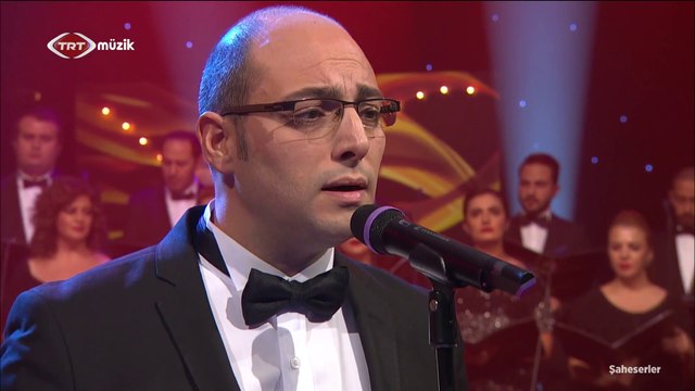 Suat Güney / Bin hüzün çöktü yine gönlüme akşamla benim