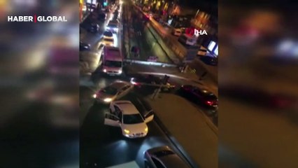Cep telefonuyla görüntülendi! Metrelerce uzanan araç trafiğine aldırmadan halay çektiler
