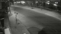 Vídeo mostra mulher com suspeitos de furto antes de passar mal e cair de bicicleta