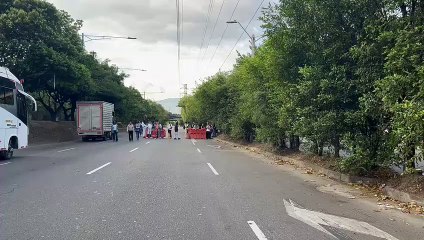 Falta de claridad en demandas y elementos encapuchados generan tensión en Medellín