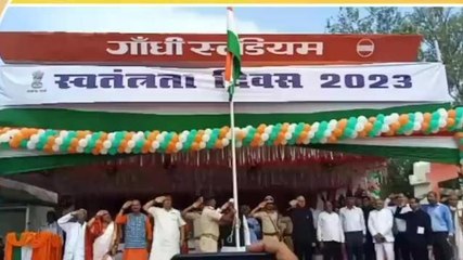 बेगूसराय: प्रभारी मंत्री ने स्वतंत्रता दिवस पर किया ध्वजारोहण, देखिए पूरी खबर