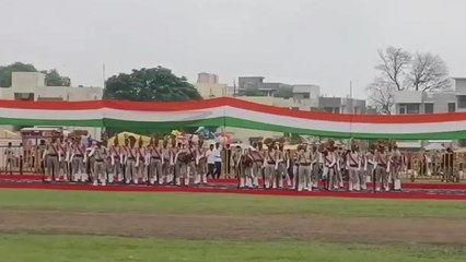 बैतूल: स्वतंत्रता दिवस पर कलेक्टर ने किया ध्वजारोहण, ली परेड की सलामी