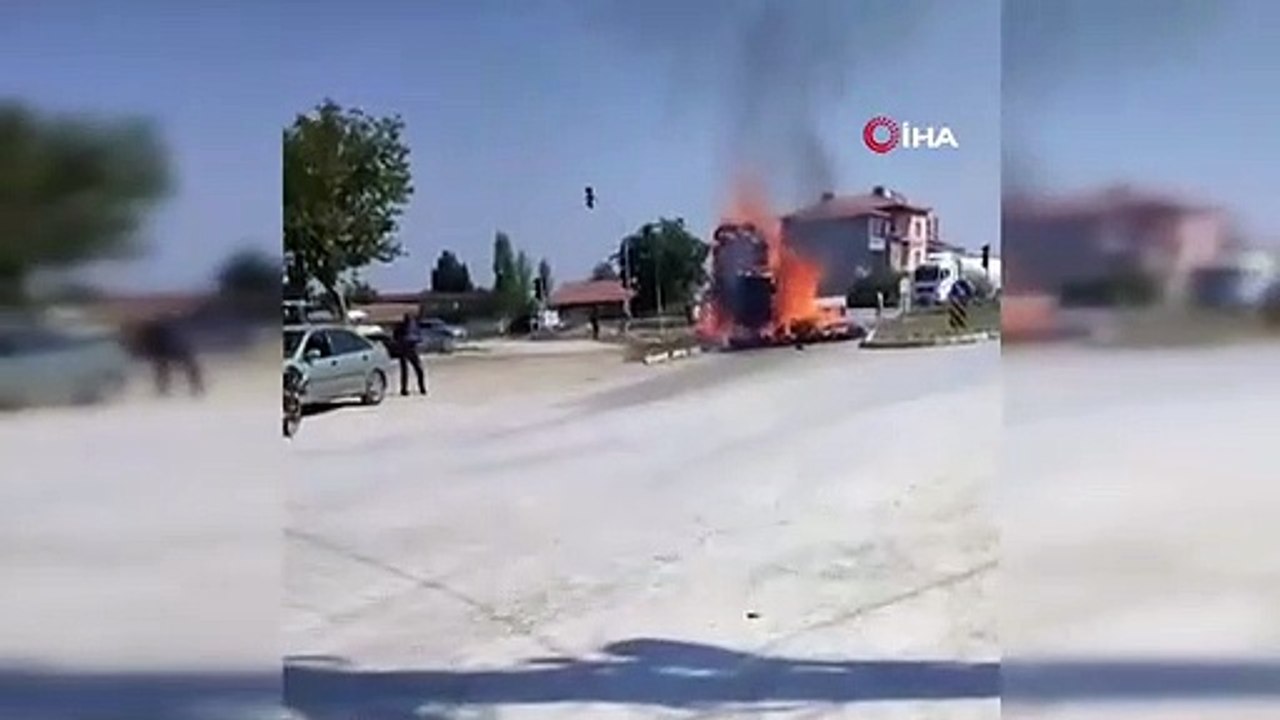 L'incendie d'une remorque chargée de foin provoque la panique