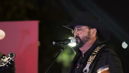 ARIEL Y ARIEL - Morena De XV Años (En Vivo)