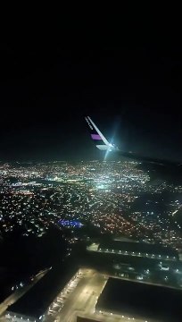 Aterrizaje de avion volaris en el aeropuerto de tijuana en la noche viaje de la cdmx con tormentas