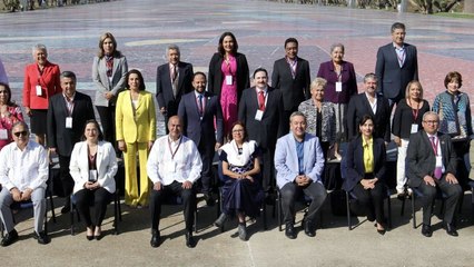 Secretarios, Oposición y libros de SEP