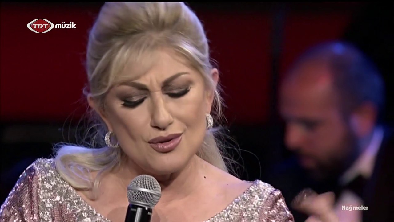 Muazzez Ersoy / Gönlümde açmadan solan bir gülsün