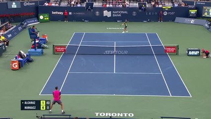Toronto - Alcaraz se défait de Hurkacz avec difficulté