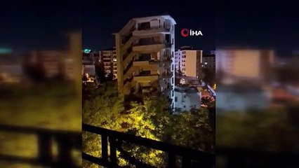 Yıkımına devam edilen ağır hasarlı bina deprem anında paniğe neden oldu