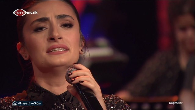 Yaprak Sayar / Gönlüm düşüyor çırpınarak gizli kemende