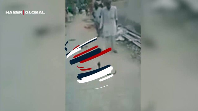 Sarhoş adam, kral kobrayı terlikle alt etti!