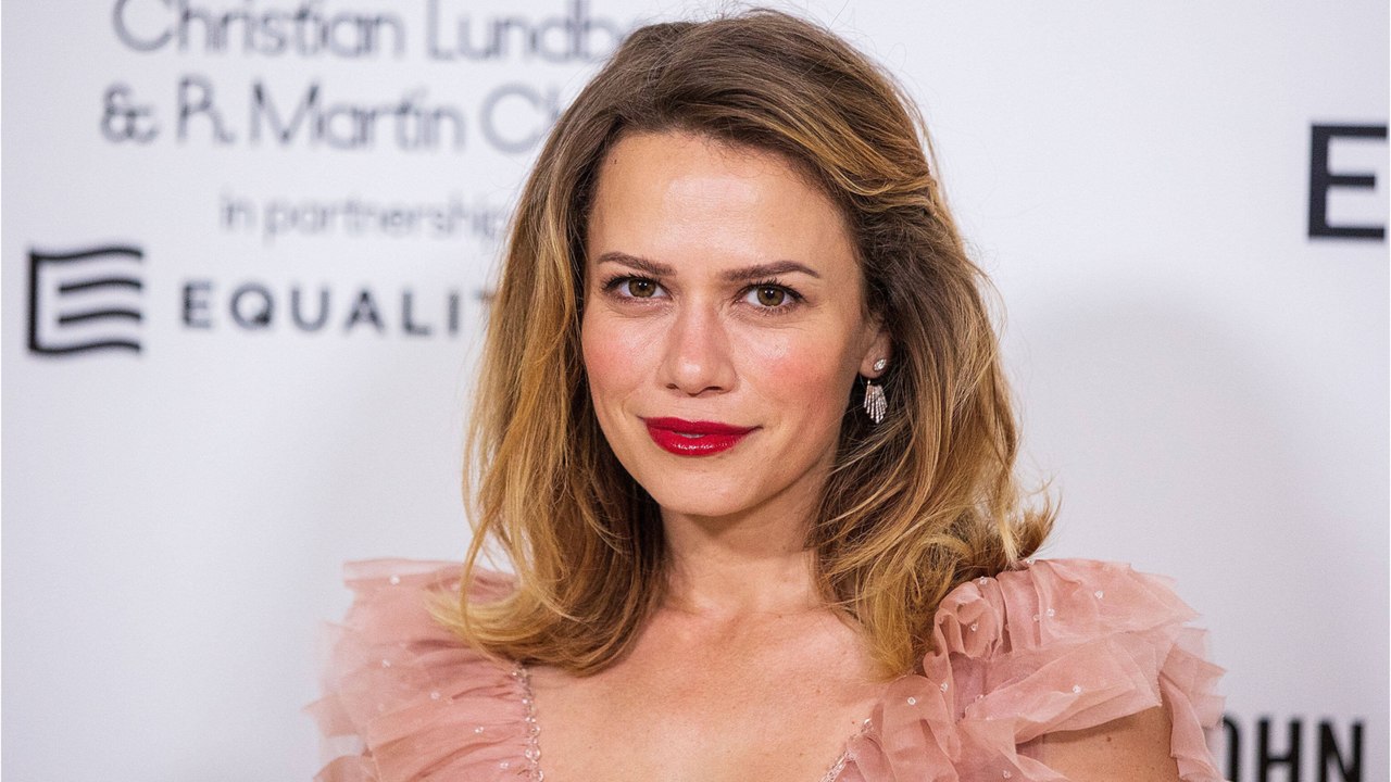 VOICI - Bethany Joy Lenz (Les Frères Scott) : elle raconte son quotidien dans une secte durant le tournage de la série