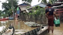 Inondazioni nel Myanmar, villaggi sommersi dall'acqua