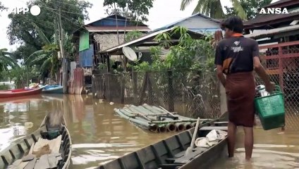 Inondazioni nel Myanmar, villaggi sommersi dall'acqua