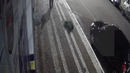 Bicicleta de cor laranja foi furtada no Centro