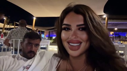 ياسمين عبد العزيز تمازح زوجها أحمد العوضي