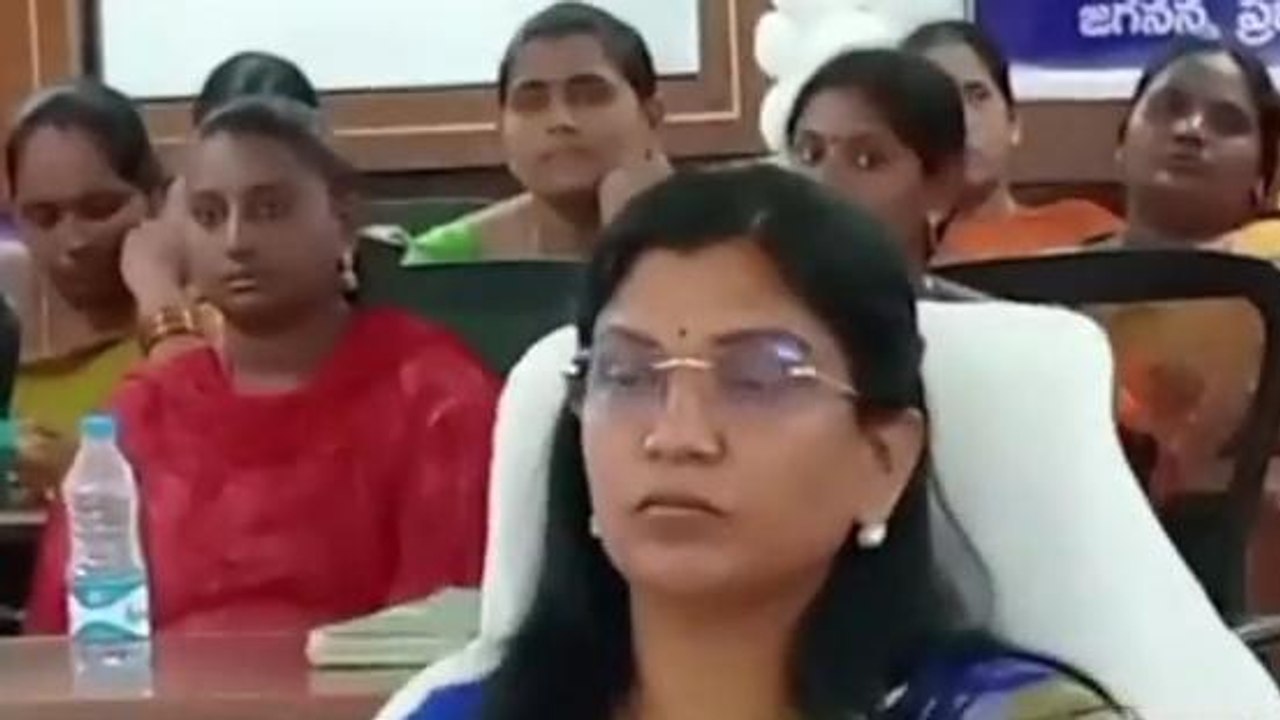 పశ్చమ గోదావరి జిల్లా: వారి ఖాతాల్లో ఆ నగదు జమ
