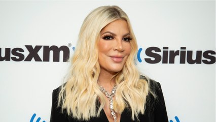 GALA VIDEO - PHOTO - Tori Spelling et ses 5 enfants logés dans une caravane : son message poignant