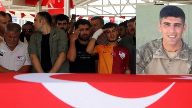 Şehit ağabeylerini asker selamıyla uğurladılar