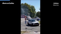 Urbino: auto va a fuoco nel parcheggio dell'ospedale
