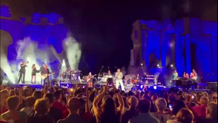 L'eterno ragazzo Morandi incanta Taormina