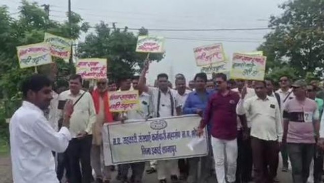 शाजापुर :सहकारी समिति कर्मचारी संघ ने रखी अपनी मांगें, मुख्यमंत्री के नाम डिप्टी कलेक्टर को सौंपा ज्ञापन
