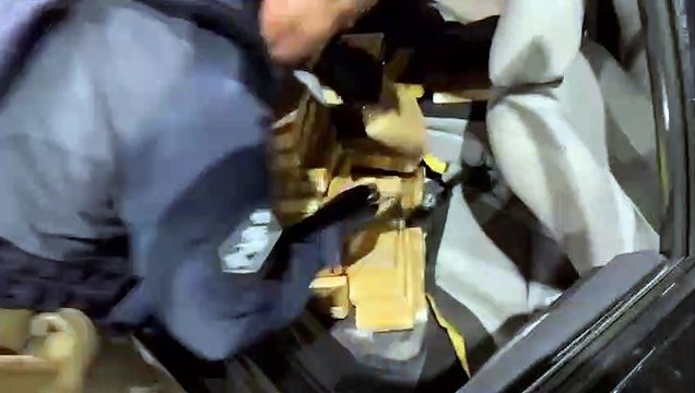 PRF encontra carga milionária de cocaína em fundo falso de veículo