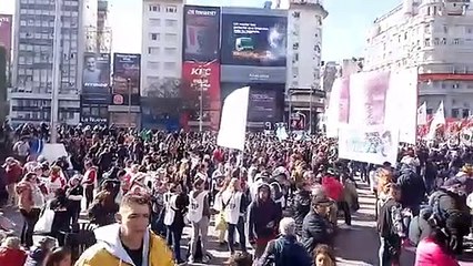 Manifestantes concentran en el Obelisco en repudio a la muerte de Facundo Molares