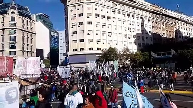 Tras la muerte de un manifestante, los movimientos sociales marchan al Obelisco