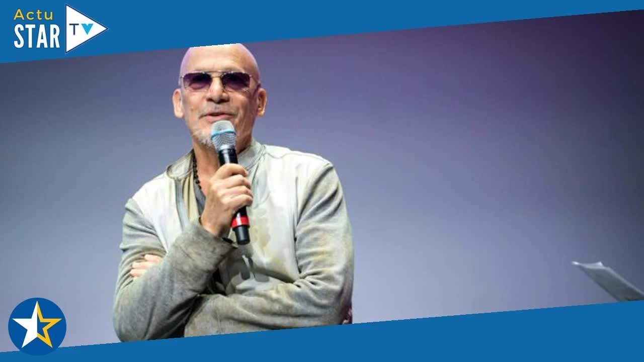 Florent Pagny sur scène  de deux de ses amis chanteurs lui font une belle surprise